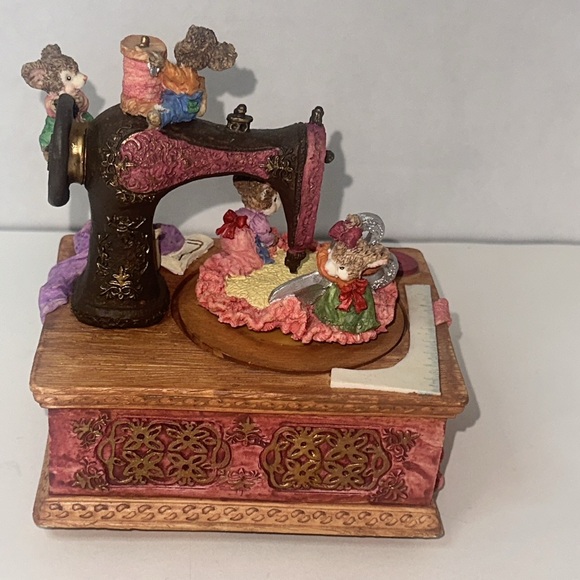Vintage Music Box Sewing Machine Animated Mice Plays "Tea For Two" Song Motion - Picture 3 of 7